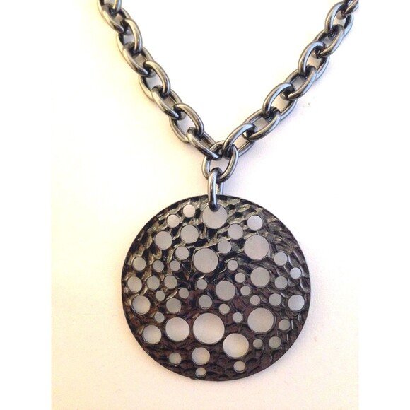 New Boutique Statement Necklace Hammered Hematite Tone Pendant 6F - Picture 5 of 5